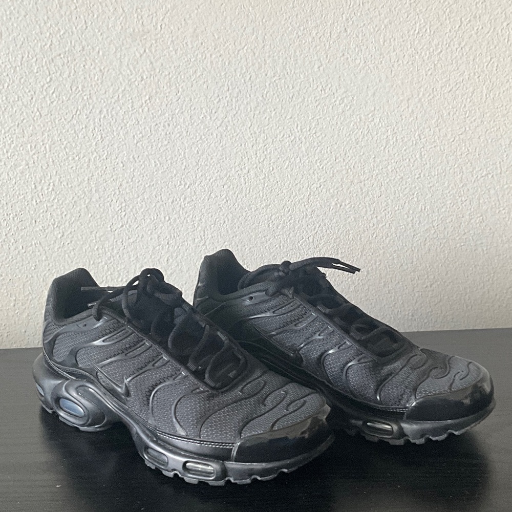Nike Men's Black Low-Top Running Sneakers